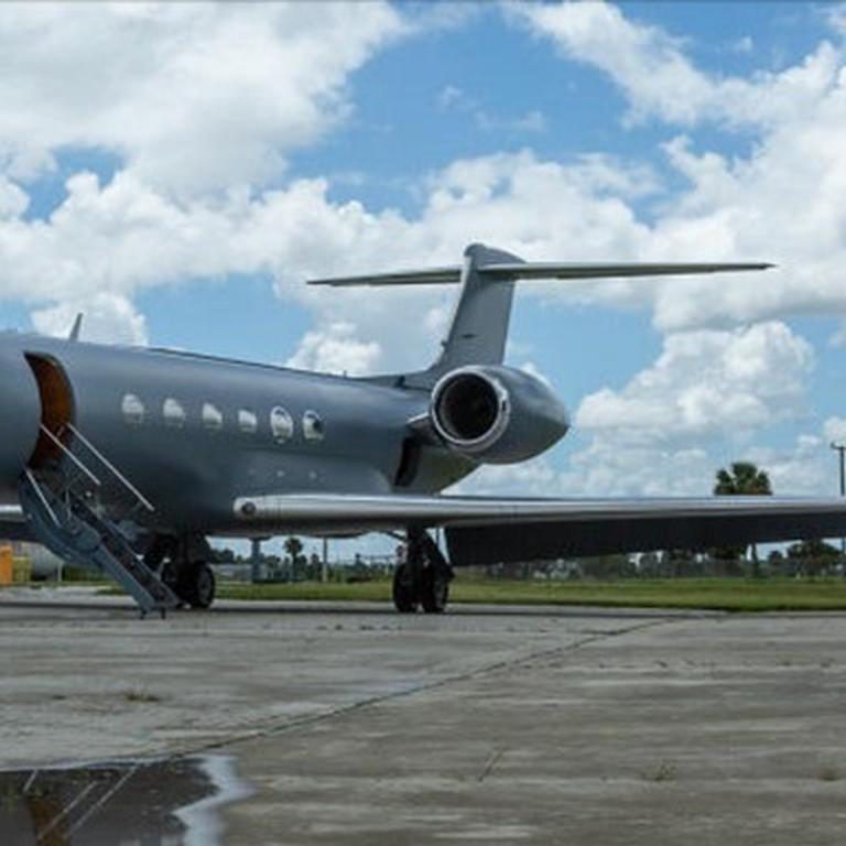 A gray Gulfstream side profile on the ramp
